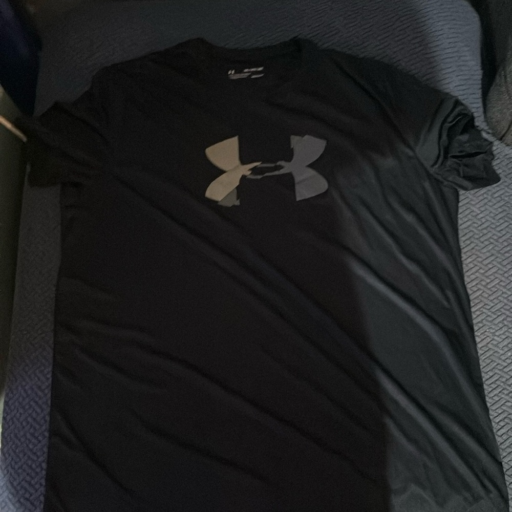 Under armor short sleeve shirt